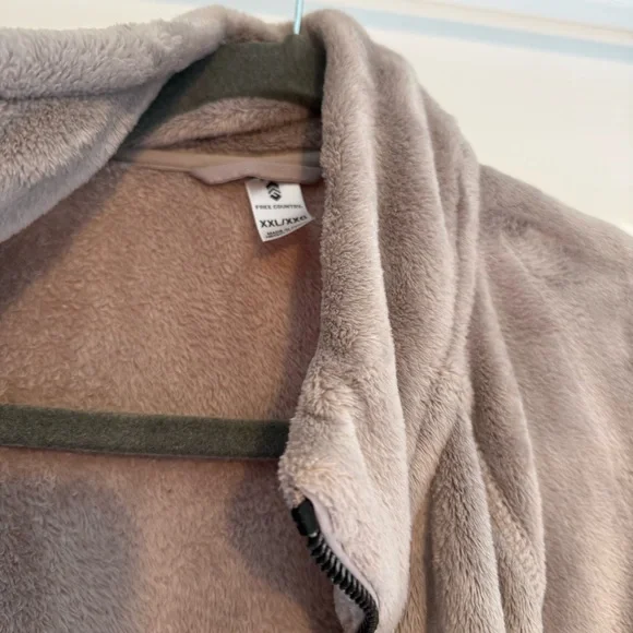 Free Country Women’s Cozy Tan Zip-Up Jacket - Picture 2 of 3